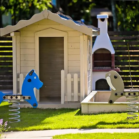Comfy In With Shared Garden Holiday home Pobierowo
